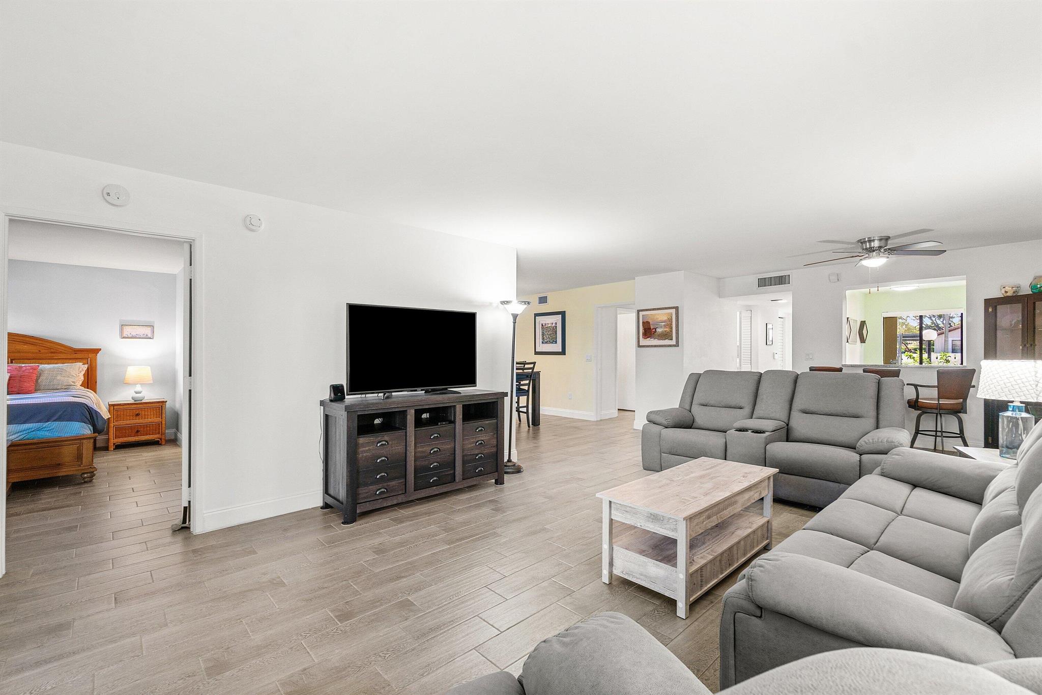 HUNTINGTON POINTE - Residential