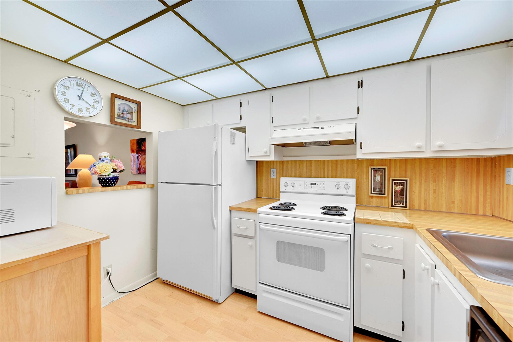 Beautiful, turn key, top corner condo, fully furnished located in an active 55 plus community. Carpet and laminate flooring throughout the whole apartment. Washer and dryer, as well as extra storage are located on every floor. Renovated elevator 2023, new roof 2023, (the special assessment for both is paid out) new AC, beautiful Middle River view. First class resort style Clubhouse and amenities, including: golf, jacuzzi, tennis, Billiard, racquetball, Pickleball, shows and so much more. Everything a person would need for an active lifestyle. 15 minute drive to Sawgrass Malls and 20-30 minutes to Fort Lauderdale airport, Cruise Liners and beaches. ASSOCIATION REQUIRES PROOF OF INCOME AND CREDIT SCORE.
