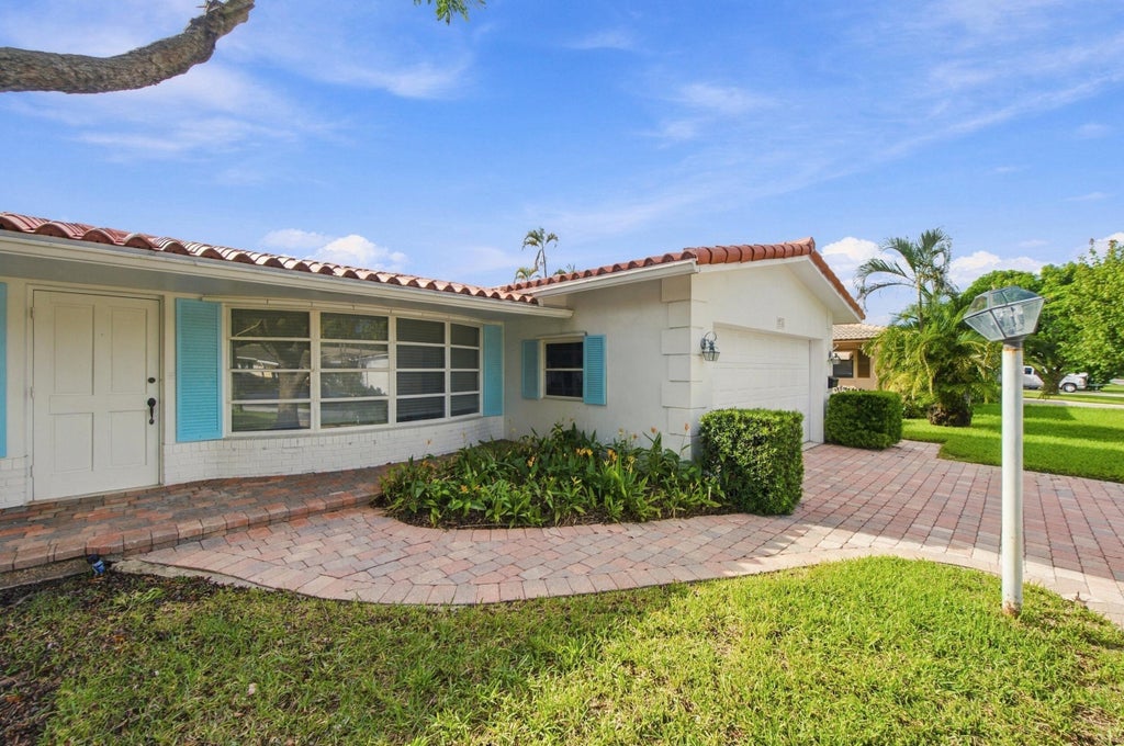 Photo of 5711 NE 19TH Terrace, Fort Lauderdale, FL 33308 (MLS # B26080441)