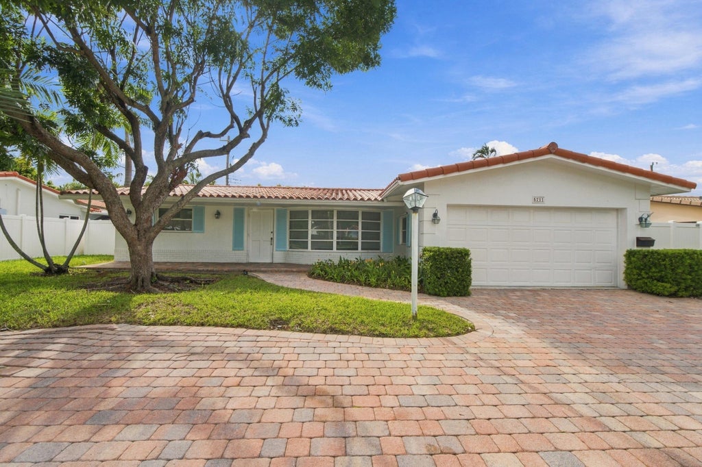 Photo of 5711 NE 19TH Terrace, Fort Lauderdale, FL 33308 (MLS # B26080441)