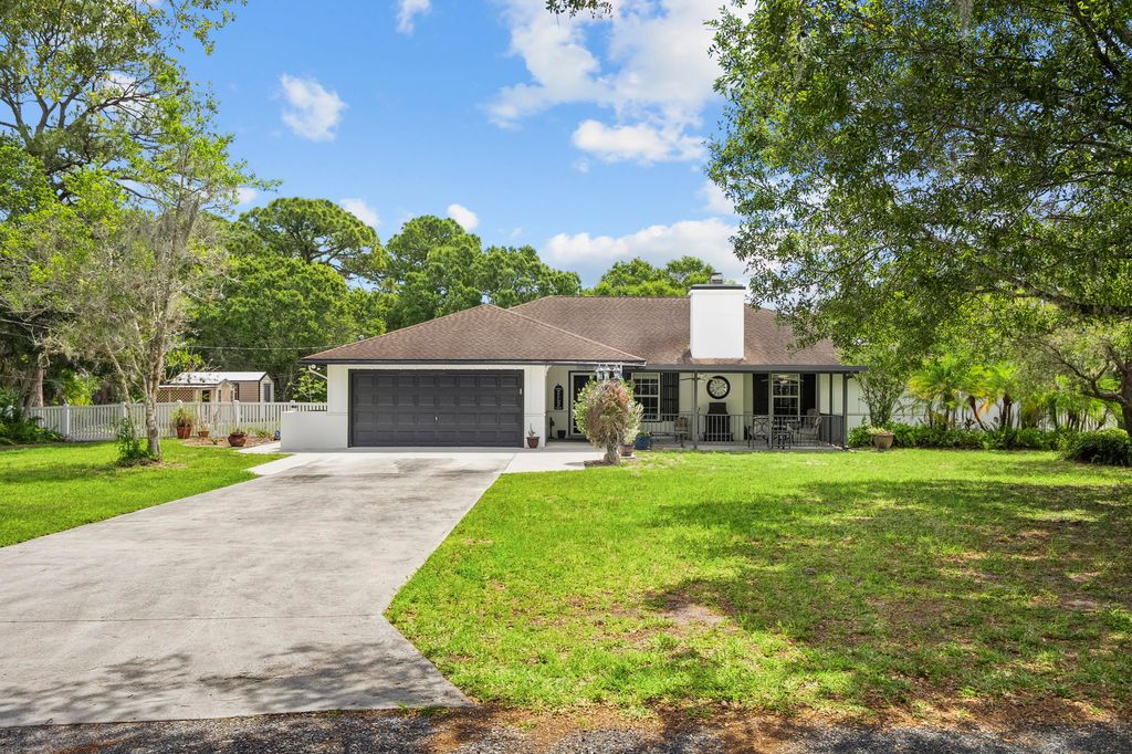 Photo of 5518 Davis Street, Fort Pierce, FL 34982 (MLS # B26021940)