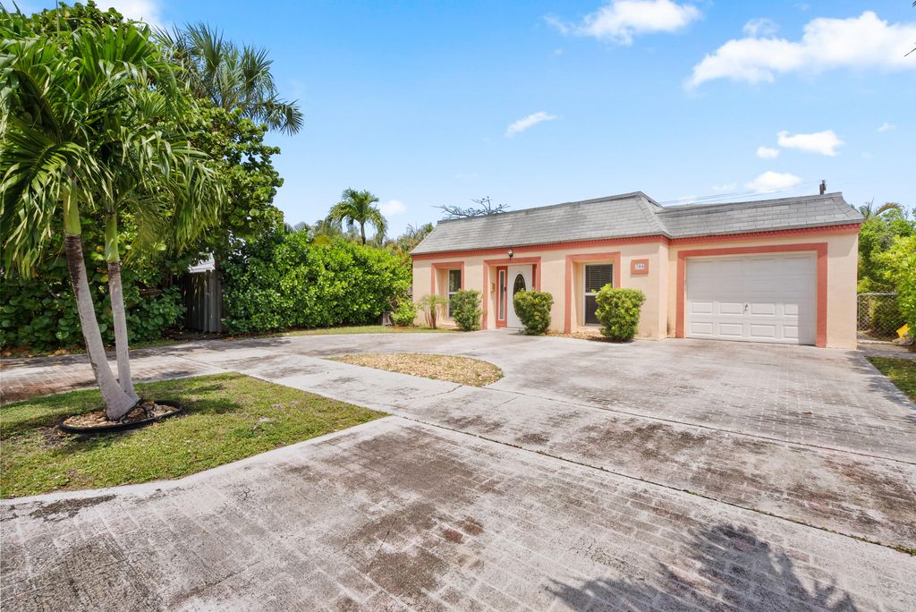 Photo of 306 18th Avenue N, Lake Worth Beach, FL 33460 (MLS # B26018798)