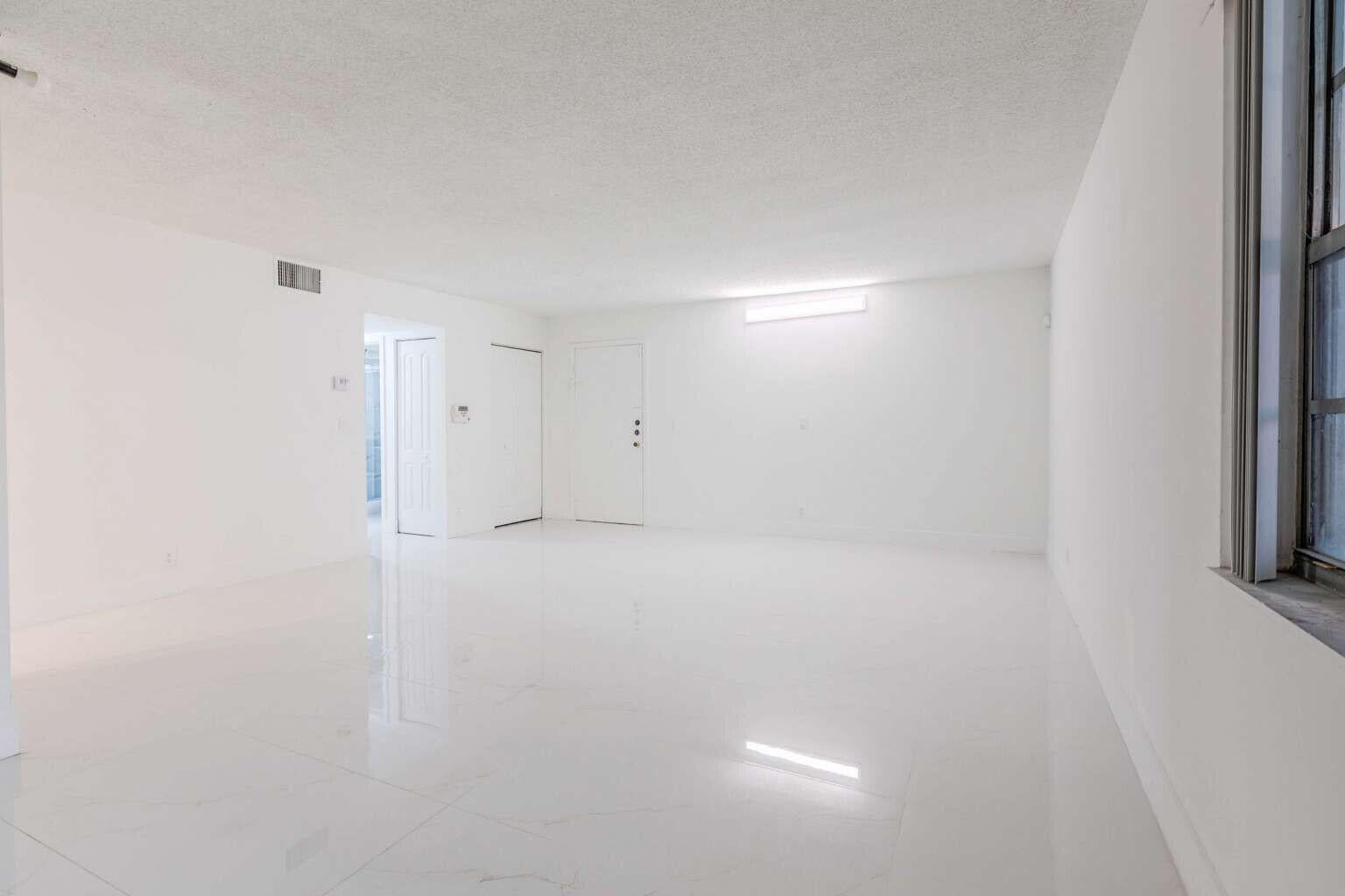 2401 NW 41ST Avenue 101, Lauderhill, FL, 33313/$164,999 4 2401 NW 41ST Avenue 101