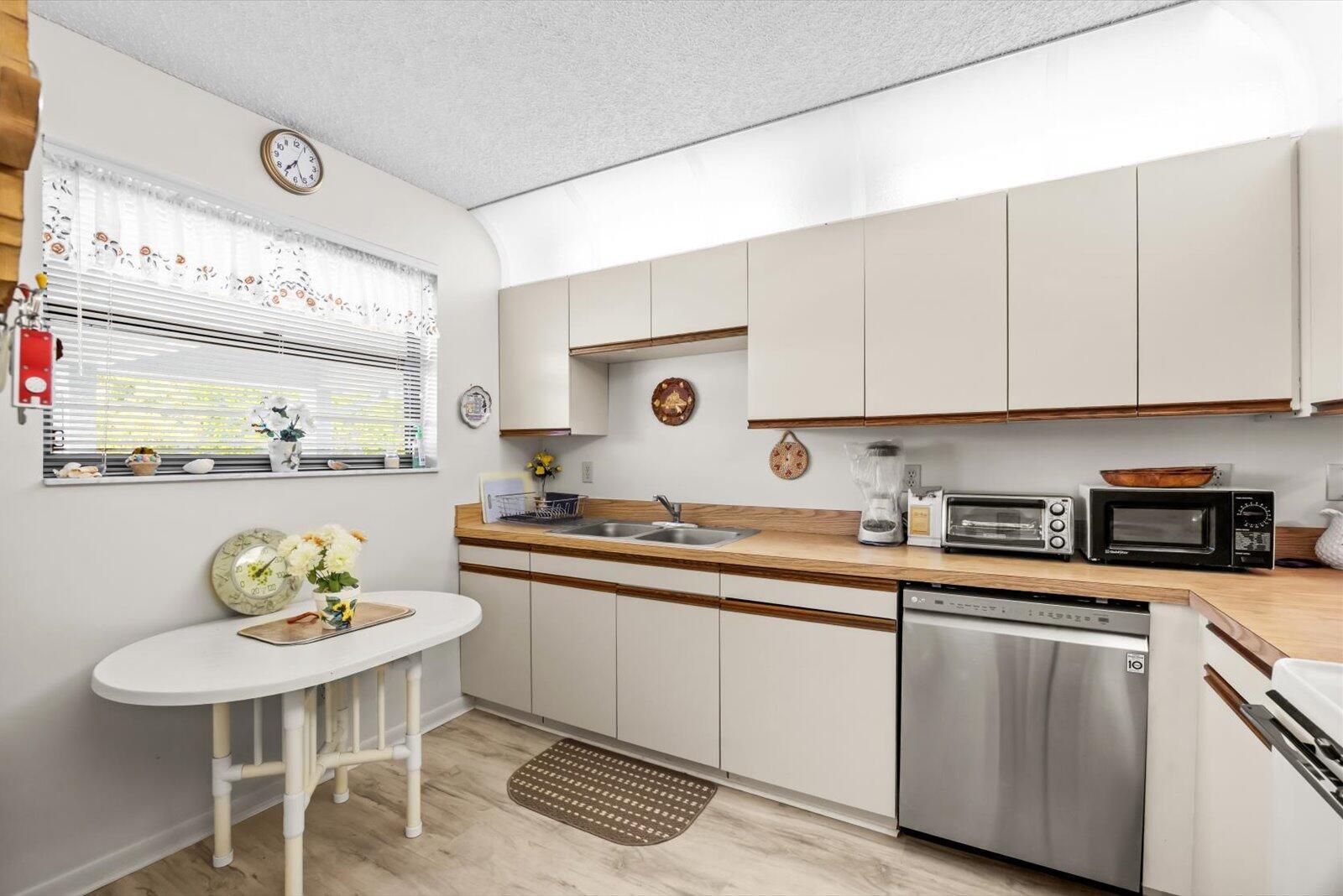 PARKVIEW CONDO - Residential