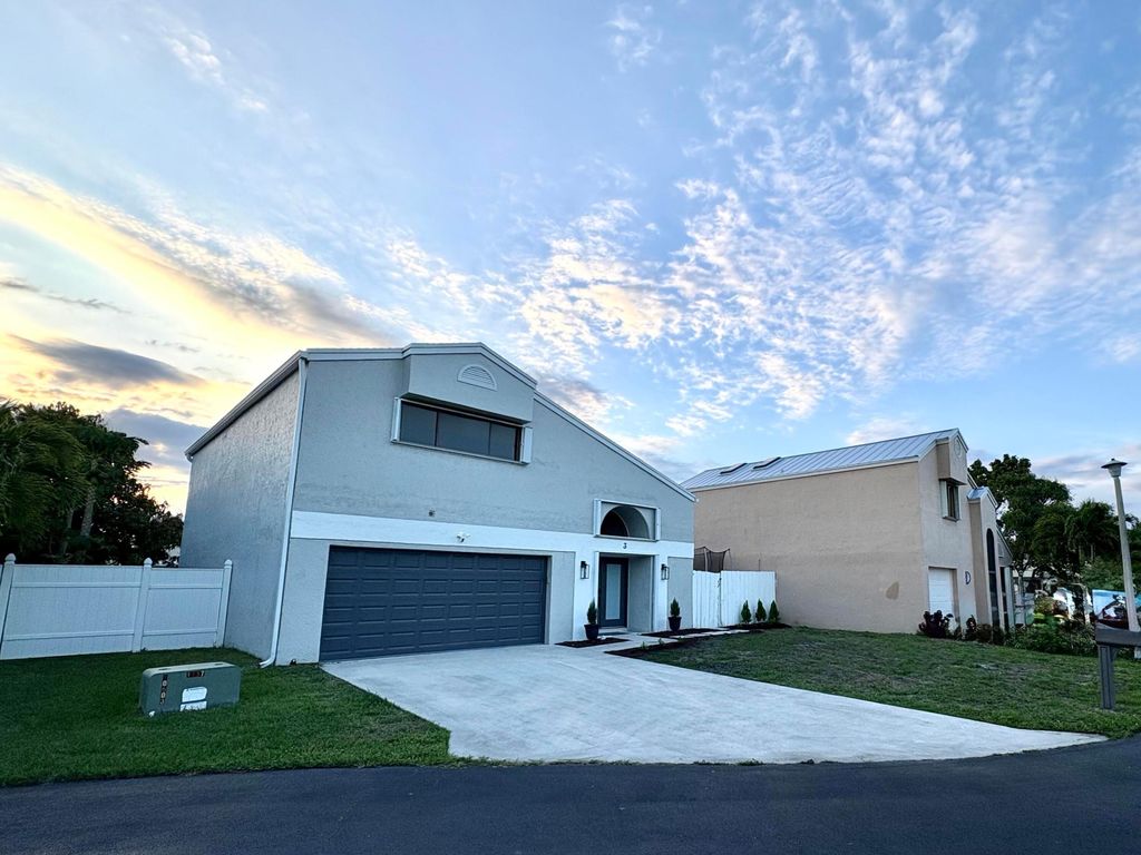 Photo of 3 Kyle Way, Boynton Beach, FL 33426 (MLS # B26007014)