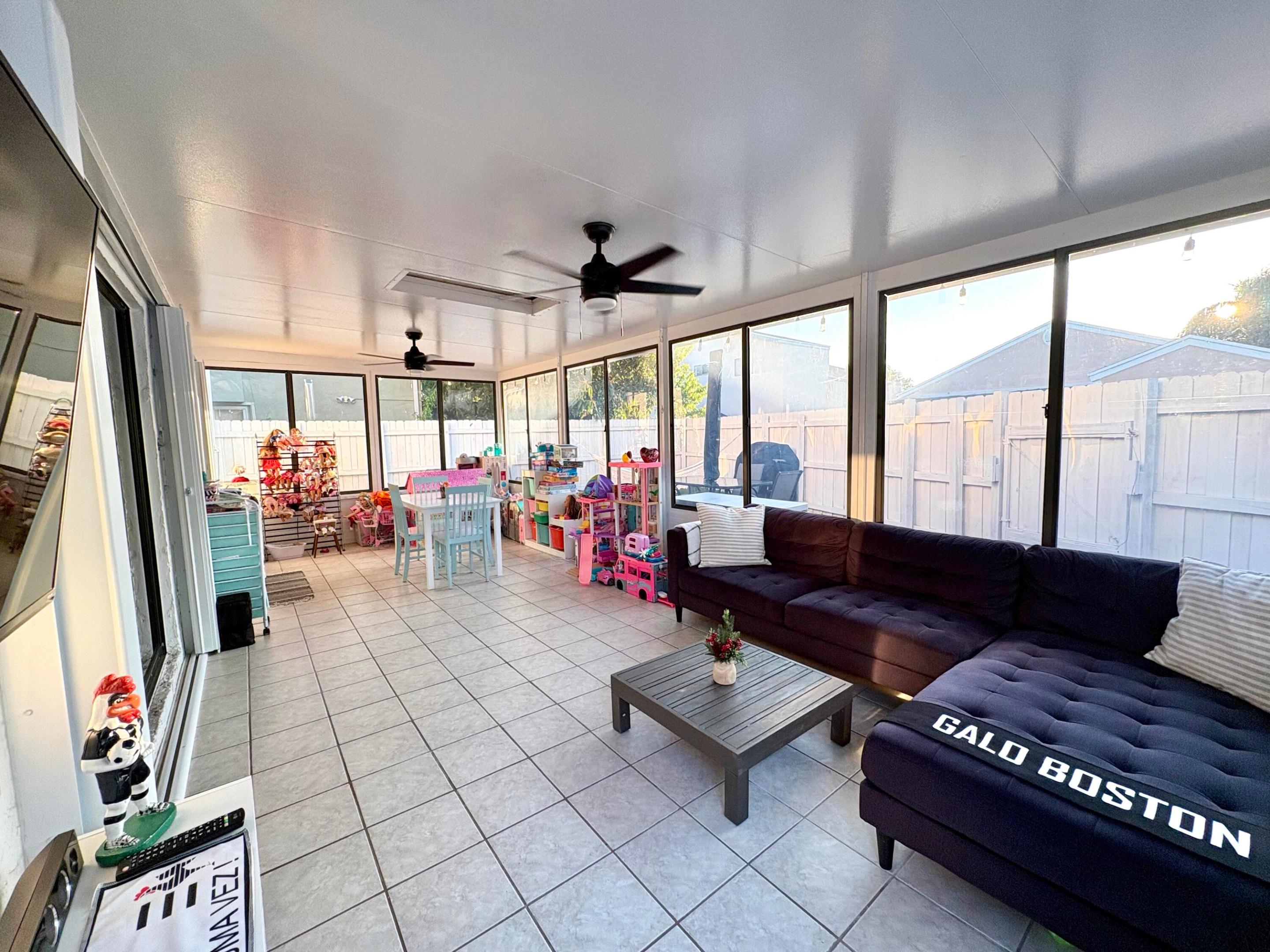 BOYNTON LAKES 4 - Residential