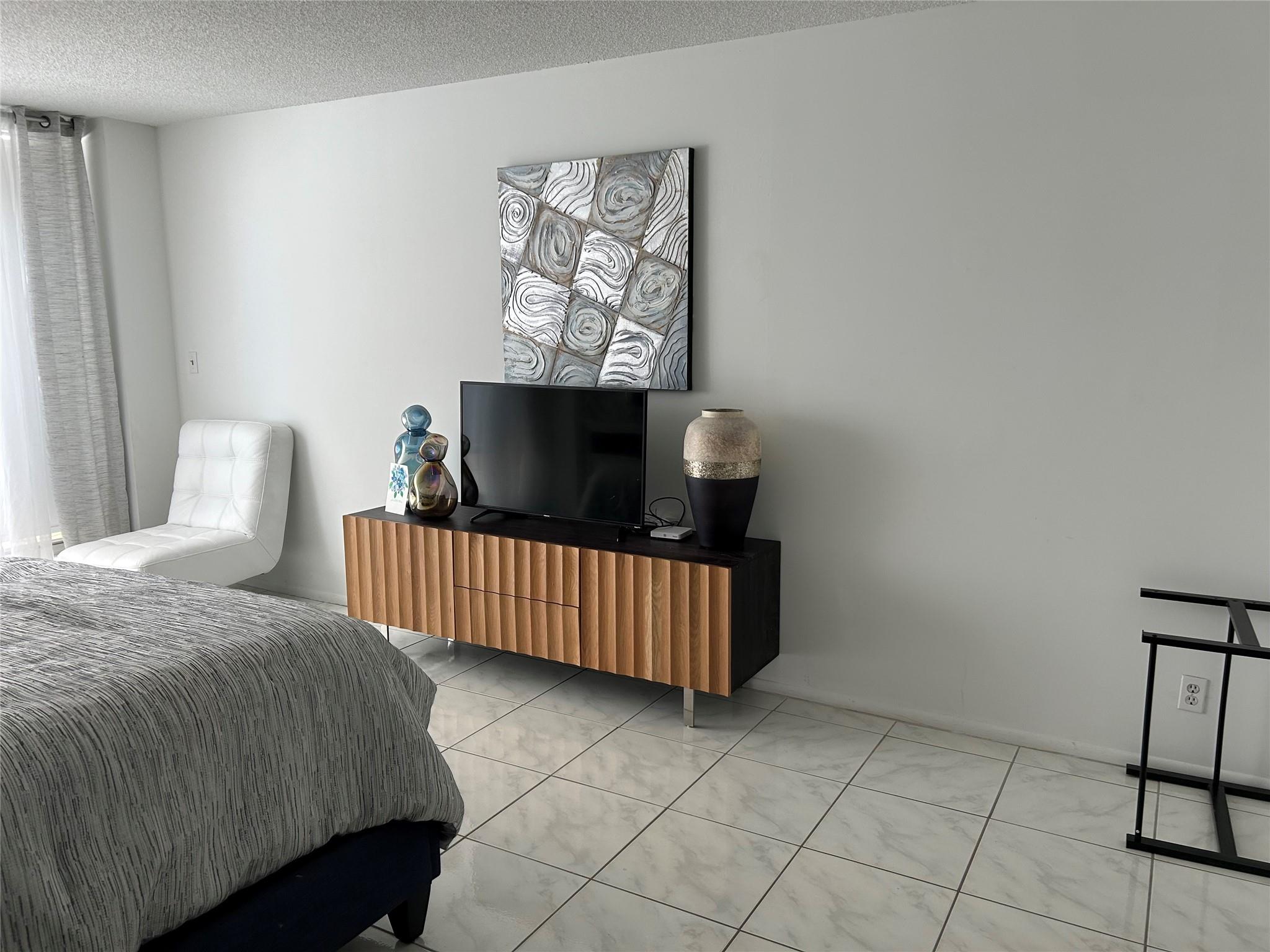 4020 Galt Ocean Dr 106