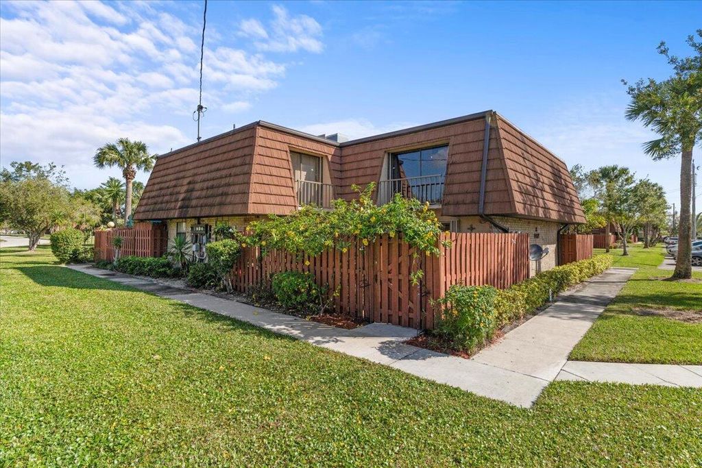 Photo of 1402 Nebraska Avenue #8b, Fort Pierce, FL 34950 (MLS # R10959803)