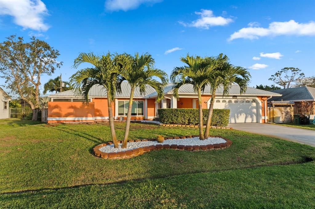 Photo of 2161 SE Stonecrop Street, Port St Lucie, FL 34984 (MLS # R10863385)