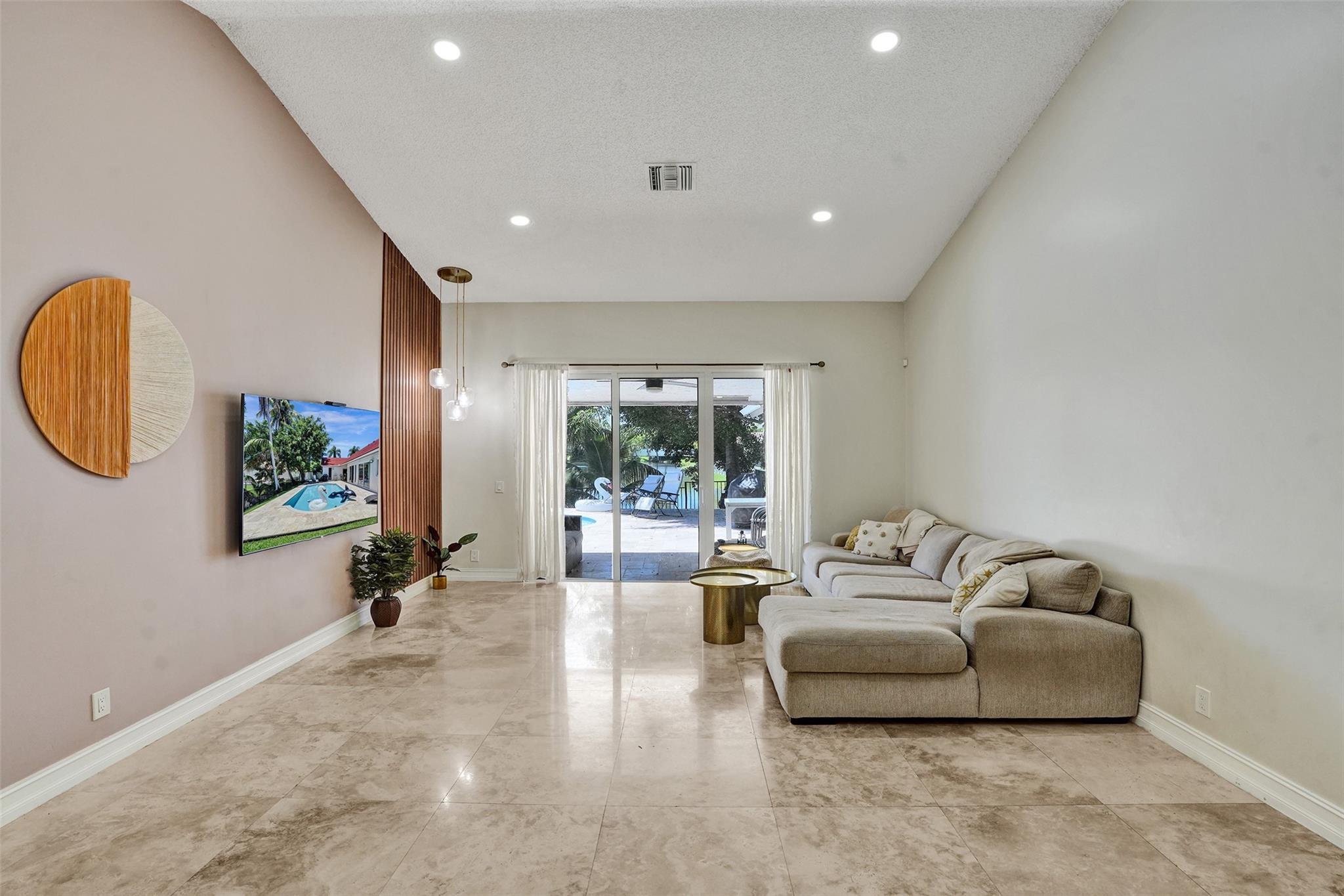 10130 NW 13th St