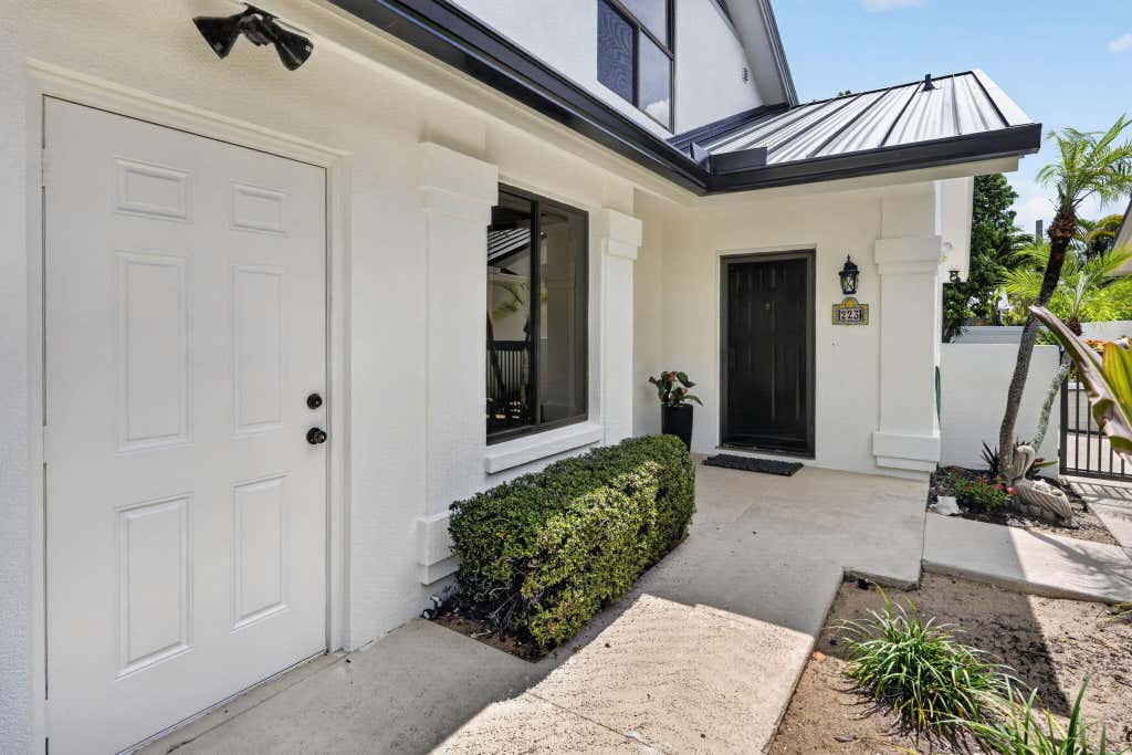 Photo of 223 E River Park Drive, Jupiter, FL 33477 (MLS # B26048509)