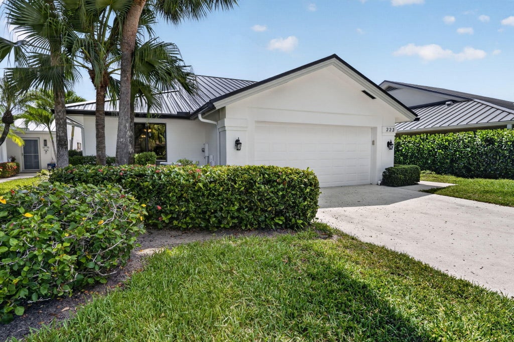 Photo of 223 E River Park Drive, Jupiter, FL 33477 (MLS # B26048509)
