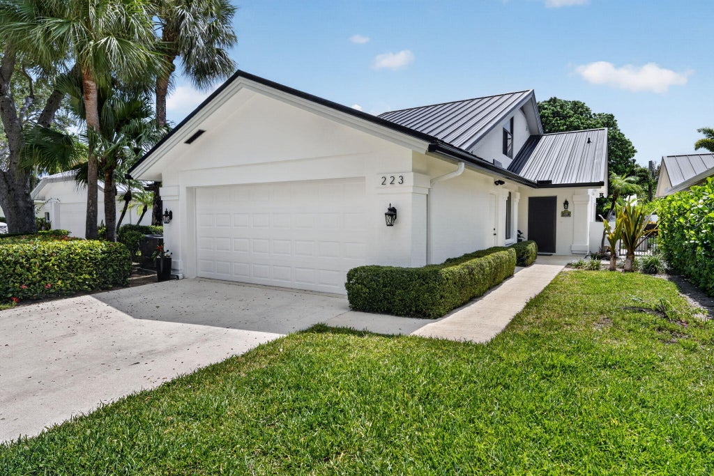 Photo of 223 E River Park Drive, Jupiter, FL 33477 (MLS # B26048509)