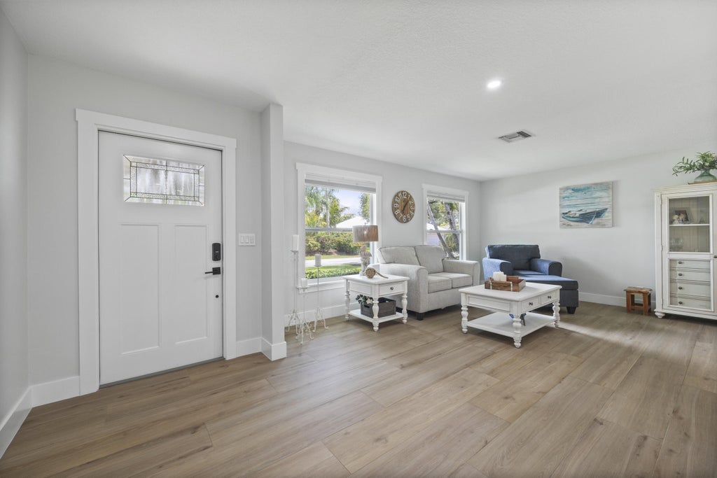 Photo of 10 SE Splitrail Circle, Jupiter, FL 33469 (MLS # R10983014)