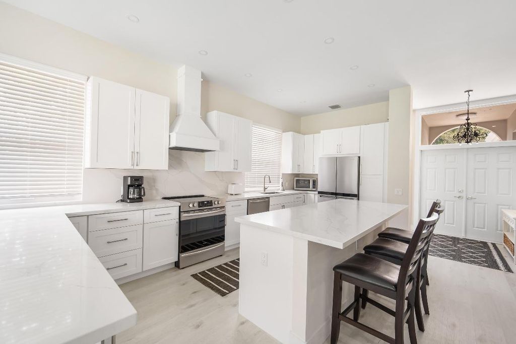 Photo of 183 Hampton Circle, Jupiter, FL 33458 (MLS # R10975627)