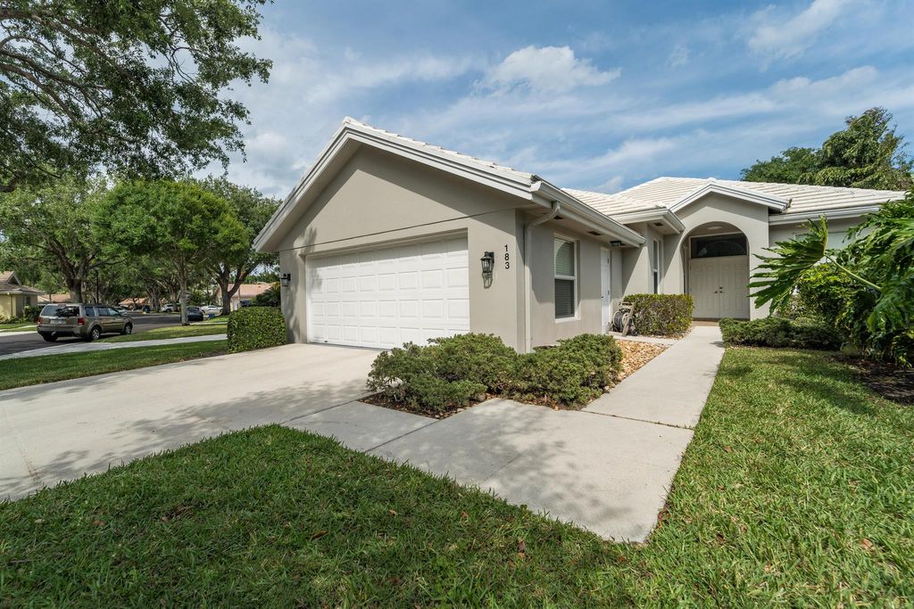 Photo of 183 Hampton Circle, Jupiter, FL 33458 (MLS # R10975627)