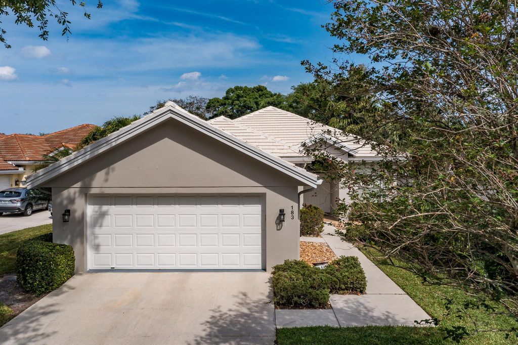 Photo of 183 Hampton Circle, Jupiter, FL 33458 (MLS # R10975627)