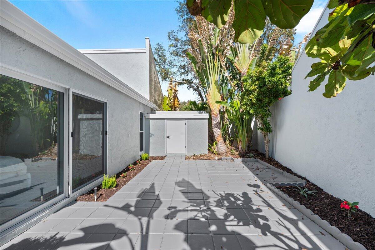 GREENS CAY OF JONATHANS LANDING - Residential