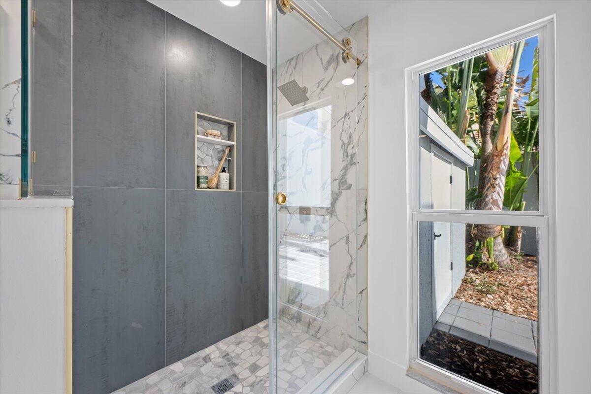 GREENS CAY OF JONATHANS LANDING - Residential