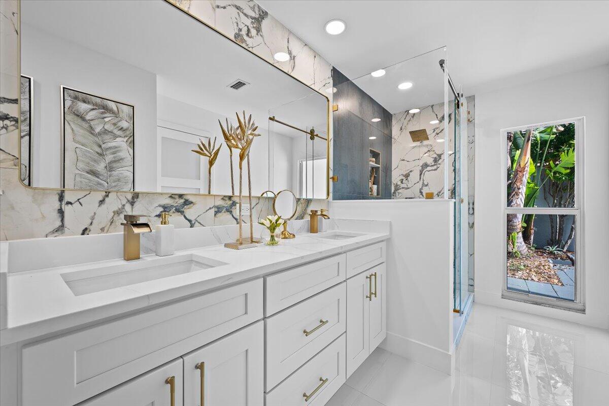 GREENS CAY OF JONATHANS LANDING - Residential