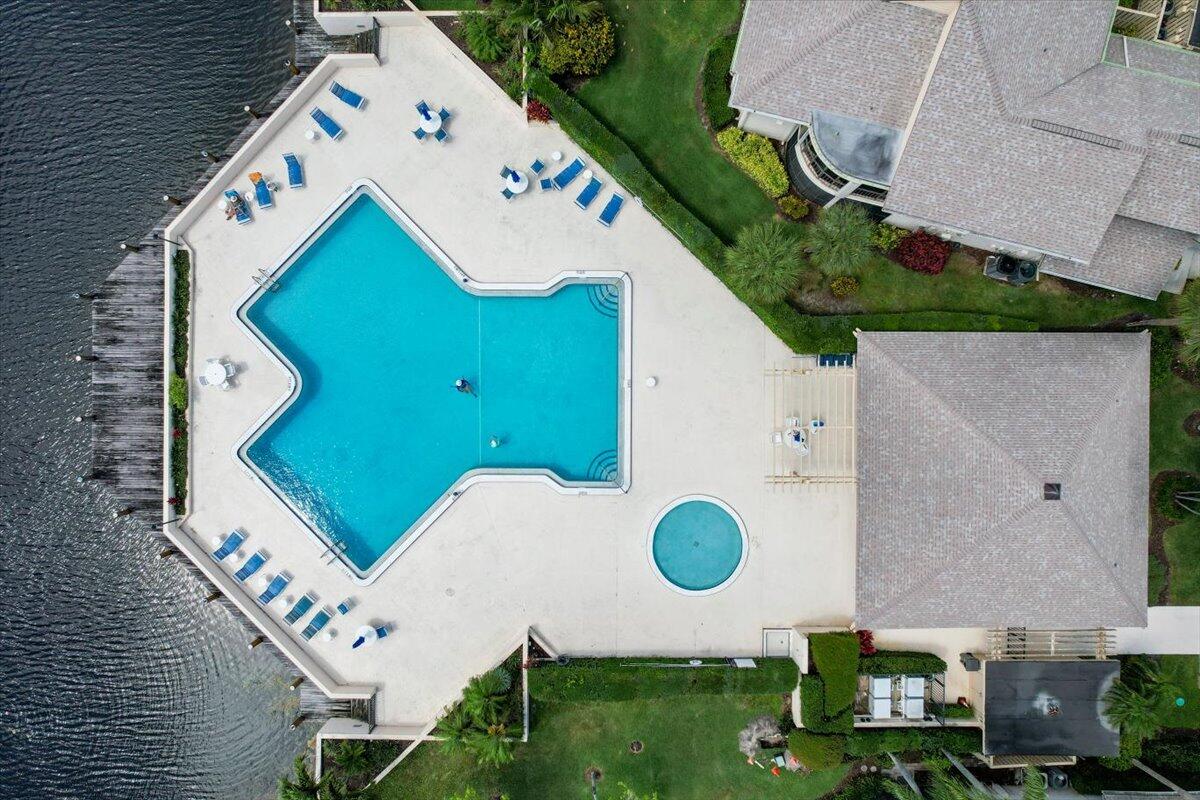 GREENS CAY OF JONATHANS LANDING - Residential