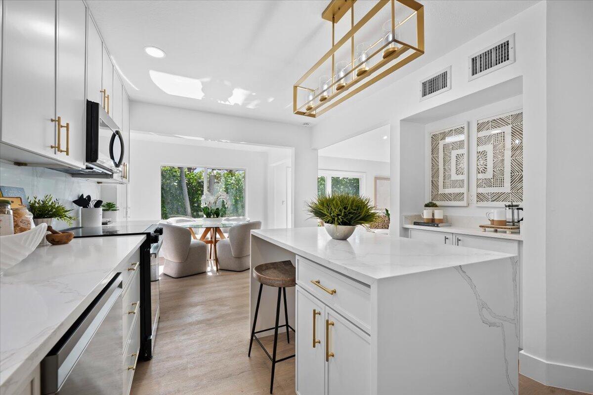 GREENS CAY OF JONATHANS LANDING - Residential