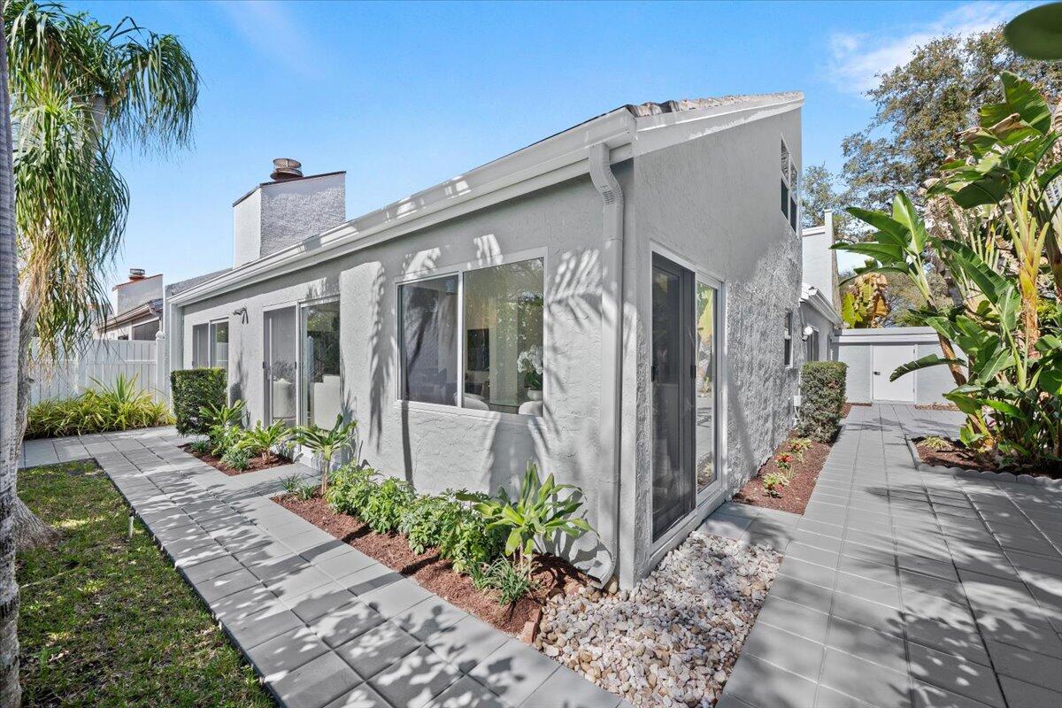 GREENS CAY OF JONATHANS LANDING - Residential