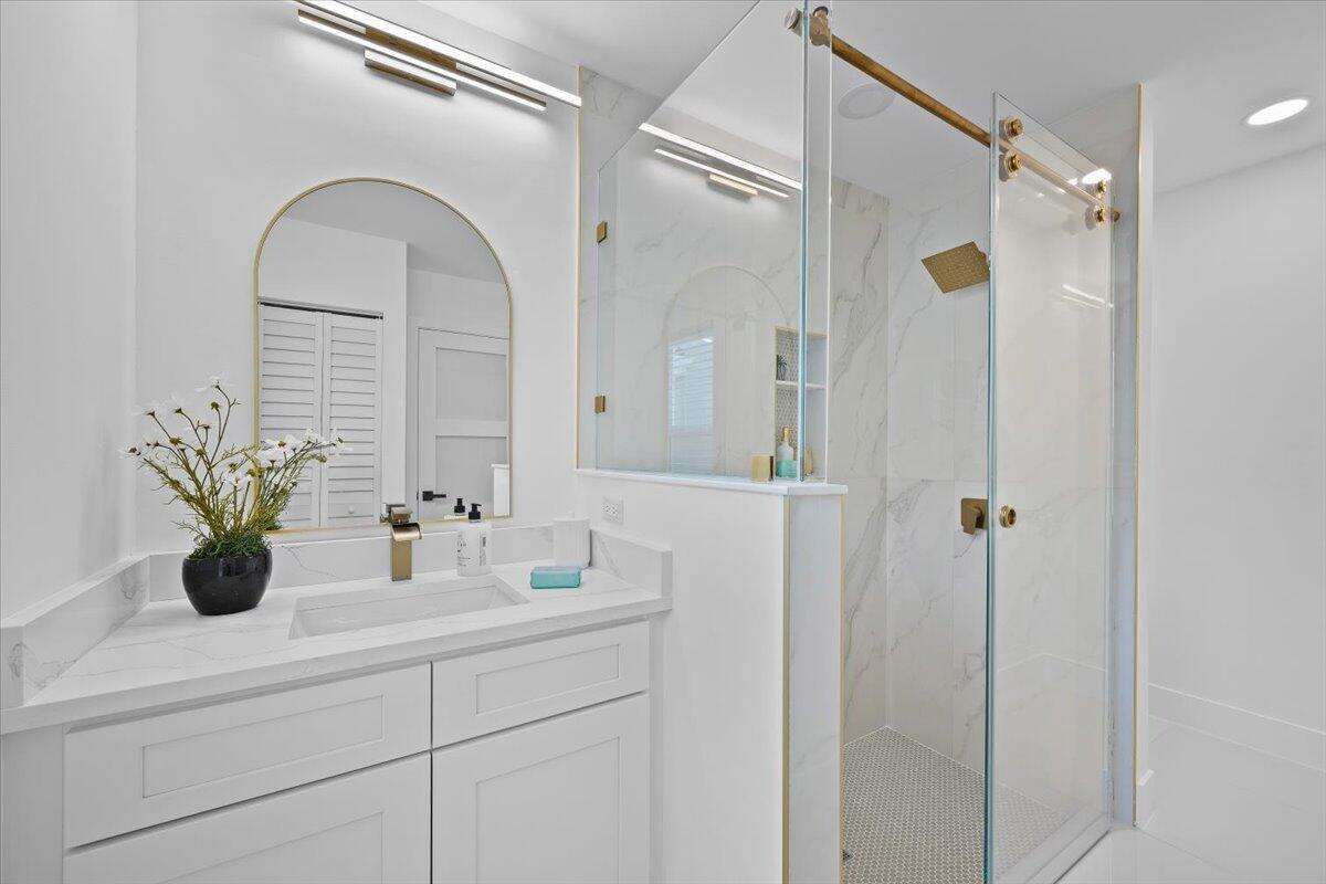 GREENS CAY OF JONATHANS LANDING - Residential