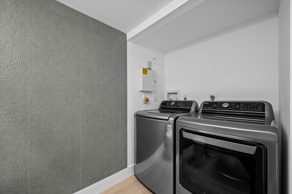 GREENS CAY OF JONATHANS LANDING - Residential