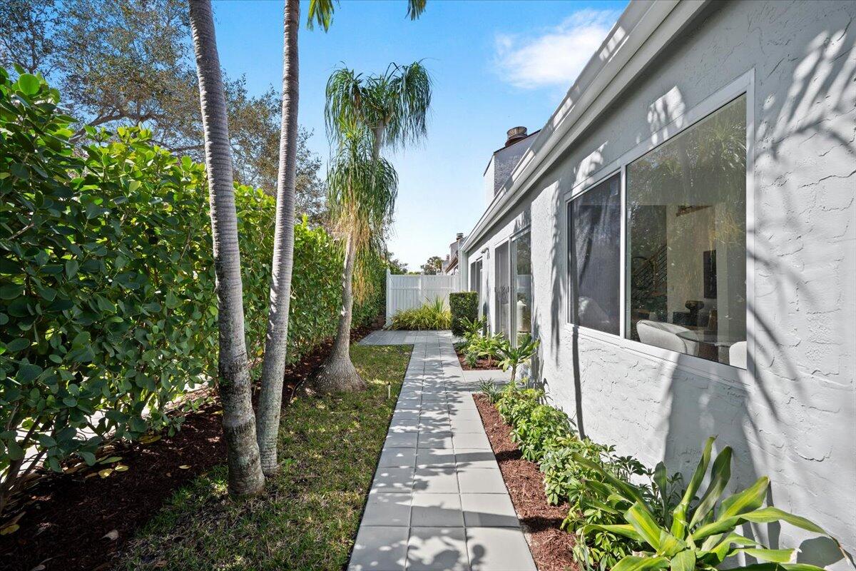 GREENS CAY OF JONATHANS LANDING - Residential