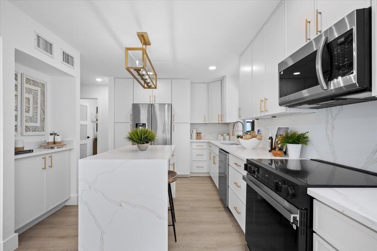 GREENS CAY OF JONATHANS LANDING - Residential