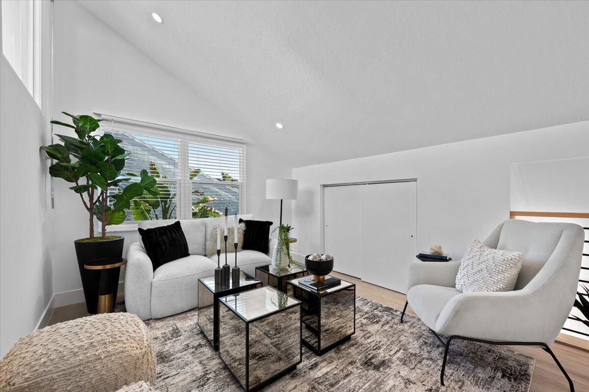 GREENS CAY OF JONATHANS LANDING - Residential