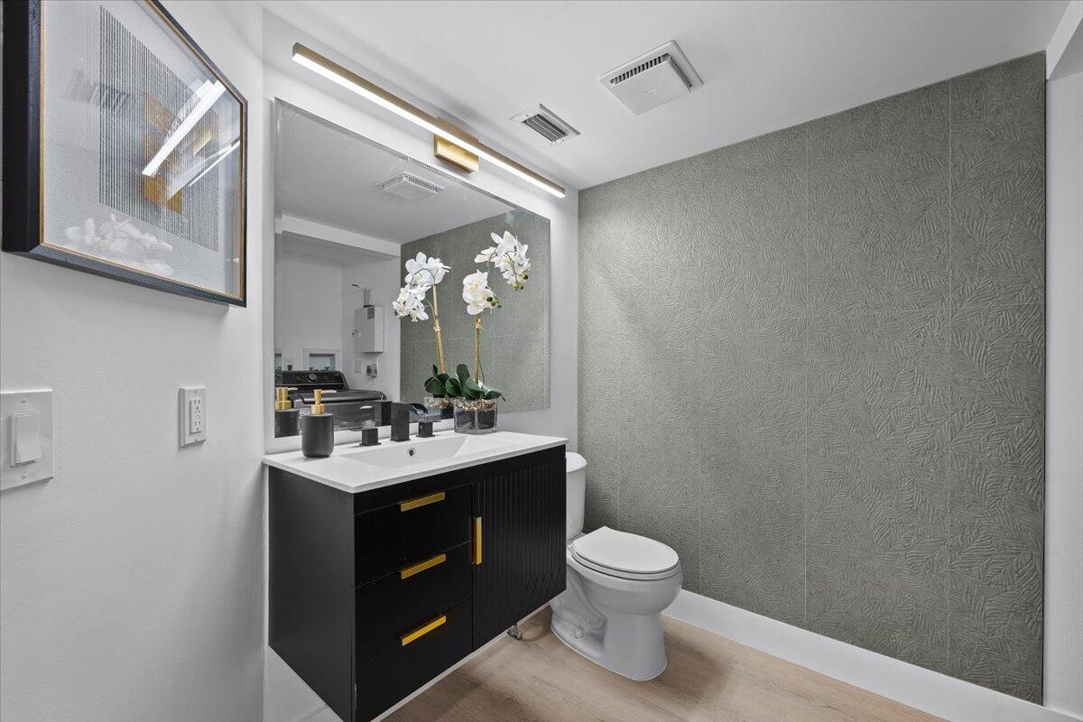 GREENS CAY OF JONATHANS LANDING - Residential