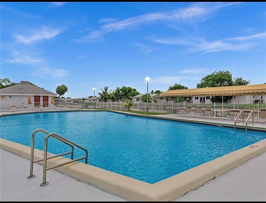 FAIRWAYS OF TAMARAC - Residential