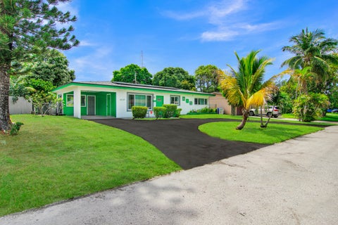 Photo of 1650 NW 1ST Way, Pompano Beach, FL 33060 (MLS # B26080900)