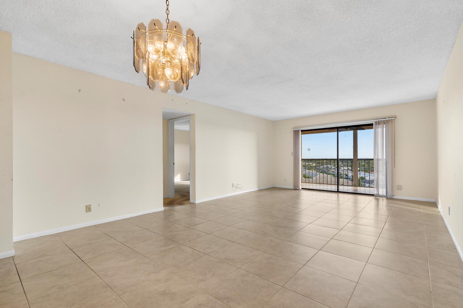 HUNTINGTON LAKES SEC THREE CONDOS - Residential