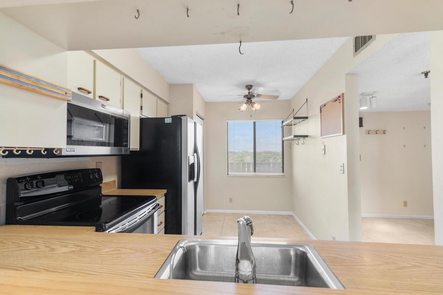 HUNTINGTON LAKES SEC THREE CONDOS - Residential