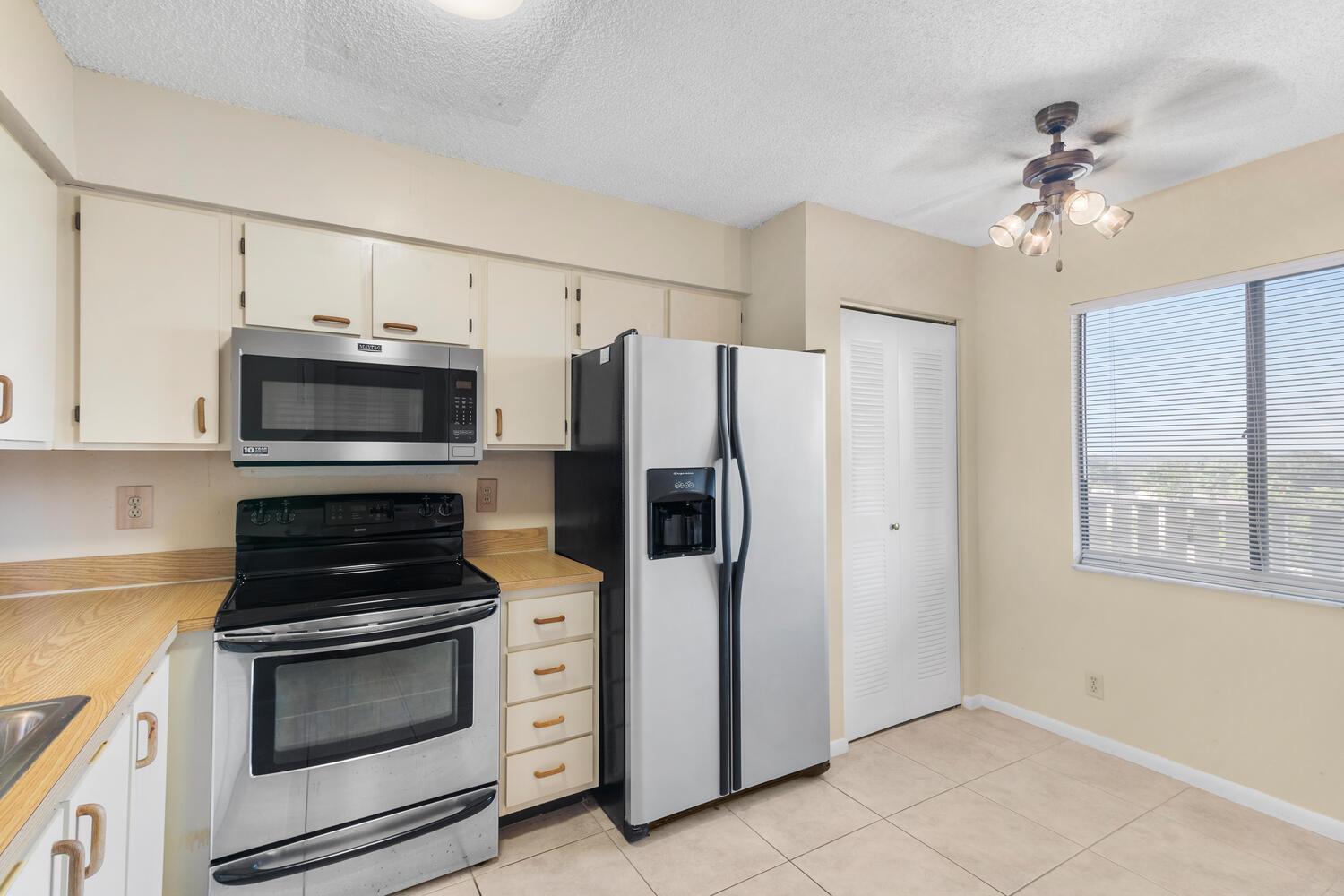 HUNTINGTON LAKES SEC THREE CONDOS - Residential