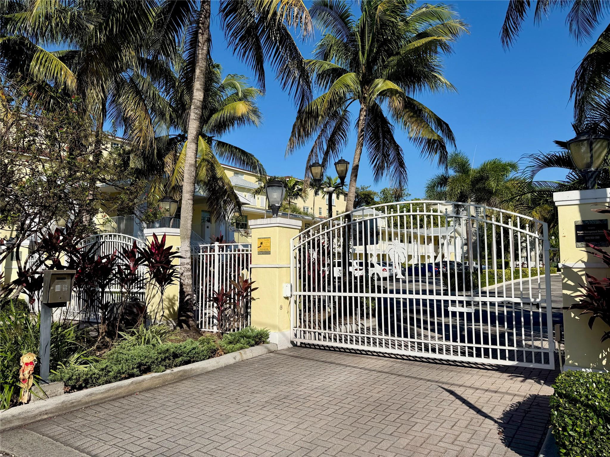 THE GROVE AT WILTON MANOR - Residential