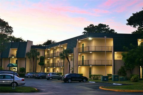 Condominium in Tamarac FL 9070 Lime Bay Blvd Blvd 1.jpg