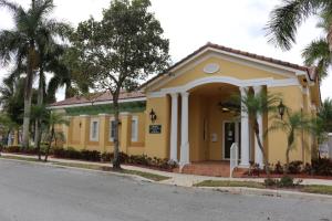 SHOMA TOWNHOMES AT ROYAL - Residential Lease