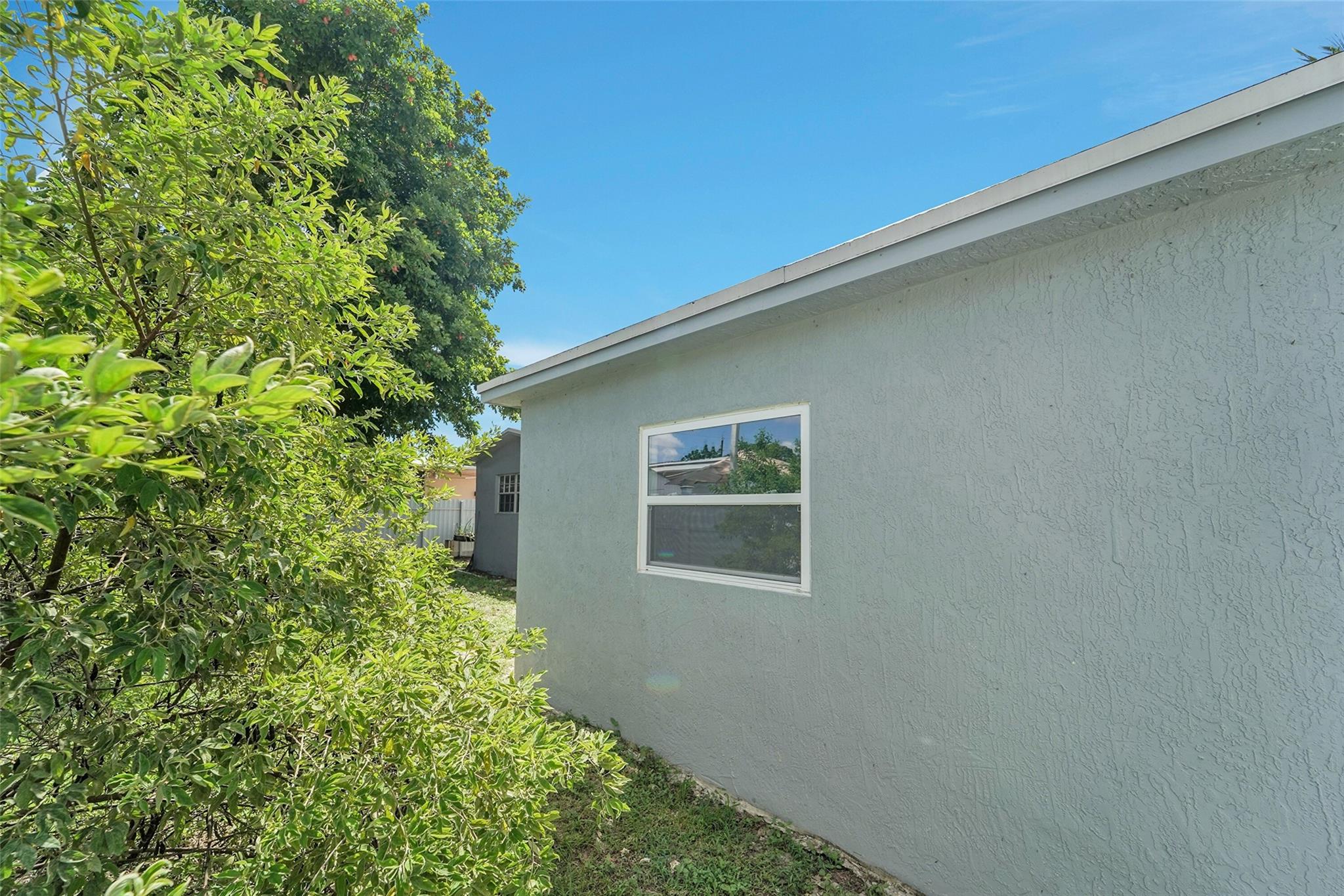 MIRAMAR PARK FOURTH ADD - Residential Lease