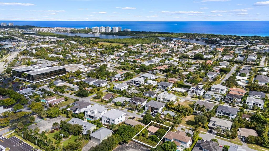 Photo of 1001 NE 2nd Terrace, Boca Raton, FL 33432 (MLS # F10537485)