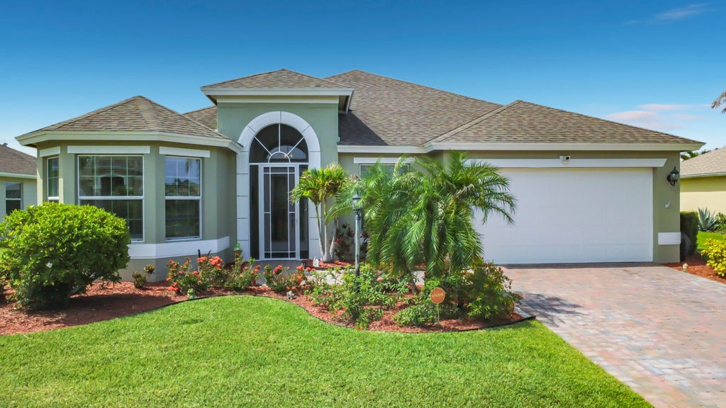 Photo of 728 Fortunella Circle SW, Vero Beach, FL 32968 (MLS # B26045636)