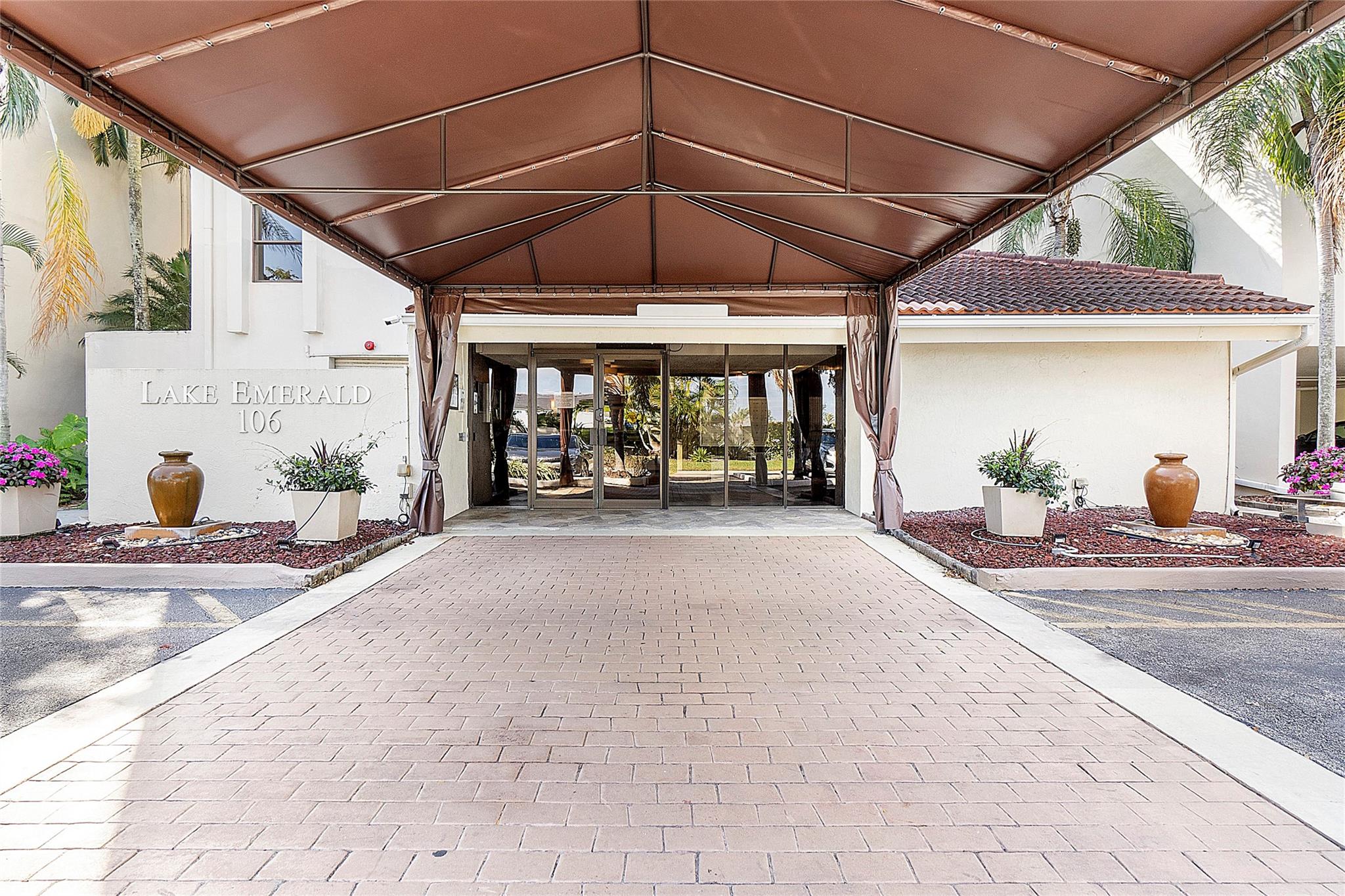 Lake Emerald - Residential