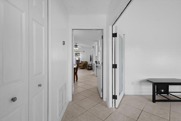 457 SW David Terrace