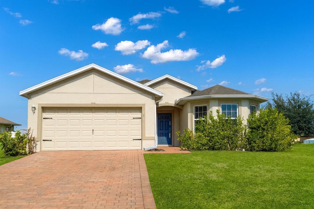 Photo of 211 NE 20th Street, Cape Coral, FL 33909 (MLS # R11143572)