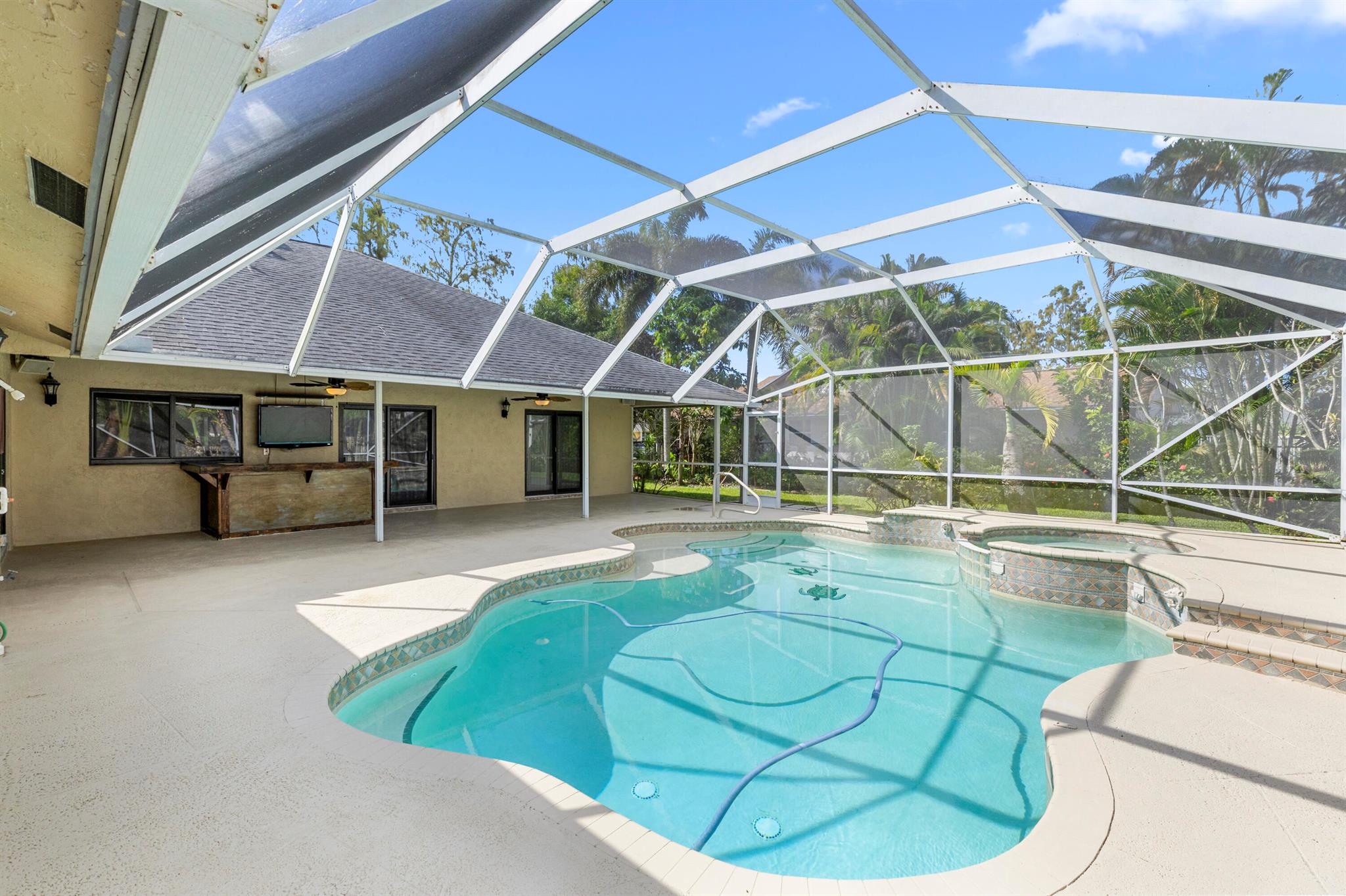 PINEWOOD MANOR OF WELLING - Residential