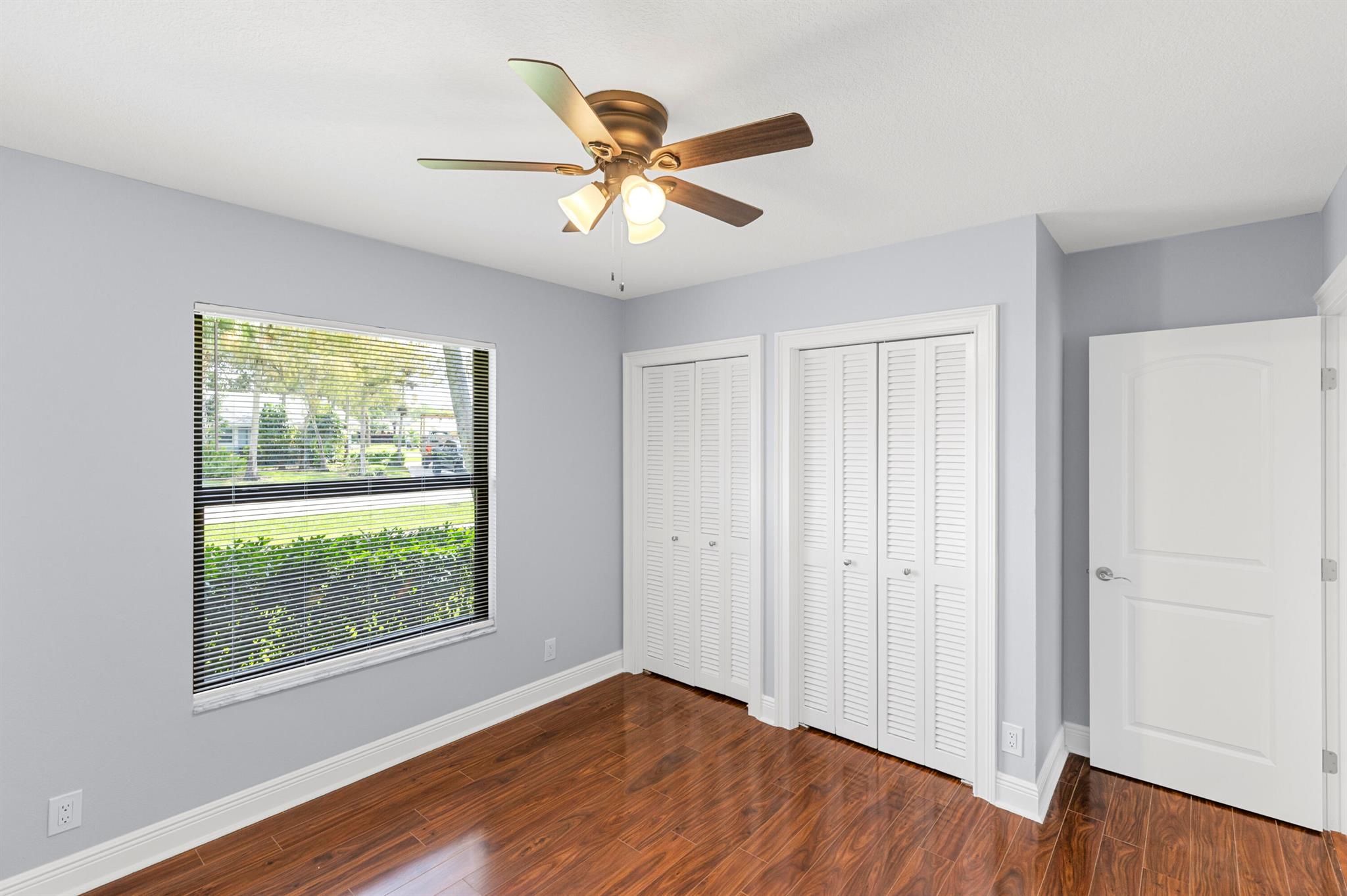 PINEWOOD MANOR OF WELLING - Residential