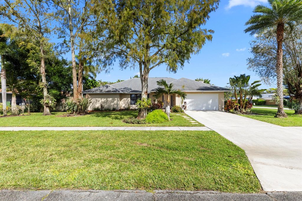Photo of 13868 Ishnala Circle, Wellington, FL 33414 (MLS # R11135295)